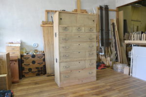 三つ重ねの桐たんすから小さな仏壇を作製