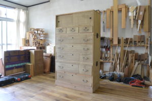 三つ重ねの桐たんすから小さな仏壇を作製