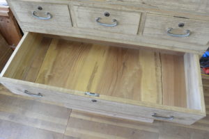 三つ重ねの桐たんすから小さな仏壇を作製