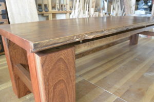 古民家の床板をTV台に改造