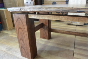 古民家の床板をTV台に改造