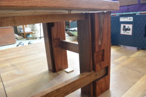 古民家の床板をTV台に改造