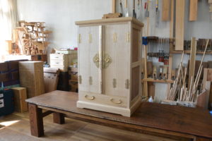 三つ重ねの桐たんすから小さな仏壇を作製
