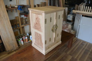 三つ重ねの桐たんすから小さな仏壇を作製