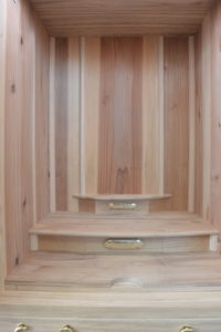 三つ重ねの桐たんすから小さな仏壇を作製
