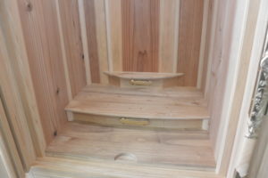 三つ重ねの桐たんすから小さな仏壇を作製