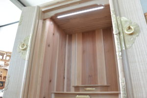 三つ重ねの桐たんすから小さな仏壇を作製