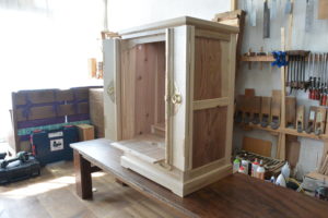 三つ重ねの桐たんすから小さな仏壇を作製