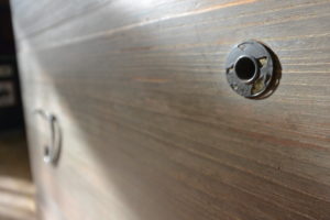 二つ重ねの桐たんすを小袖箪笥とTV台にアレンジ