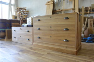 二つ重ねの桐たんすを小袖箪笥とTV台にアレンジ