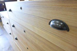 二つ重ねの桐たんすを小袖箪笥とTV台にアレンジ