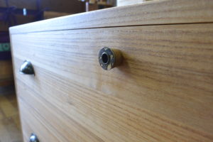 二つ重ねの桐たんすを小袖箪笥とTV台にアレンジ