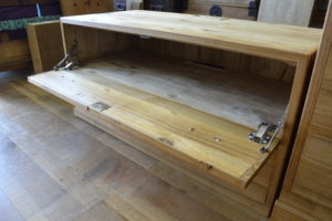 二つ重ねの桐たんすを小袖箪笥とTV台にアレンジ