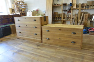 二つ重ねの桐たんすを小袖箪笥とTV台にアレンジ