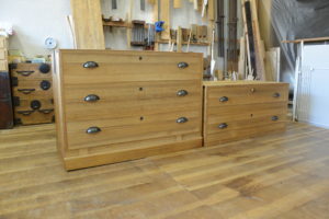 二つ重ねの桐たんすを小袖箪笥とTV台にアレンジ