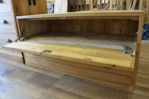 二つ重ねの桐たんすを小袖箪笥とTV台にアレンジ