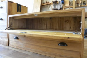 二つ重ねの桐たんすを小袖箪笥とTV台にアレンジ