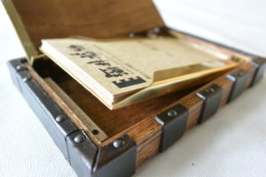 時代箪笥調の名刺ケース