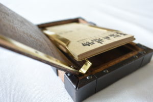 時代箪笥調の名刺ケース
