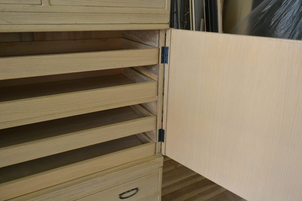 桐たんすを北欧家具調チェストとベッドサイドチェストに改造