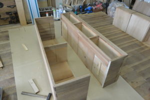 桐たんすを北欧家具調チェストとベッドサイドチェストに改造