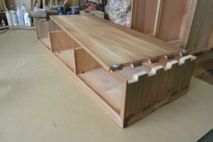 桐たんすを北欧家具調チェストとベッドサイドチェストに改造