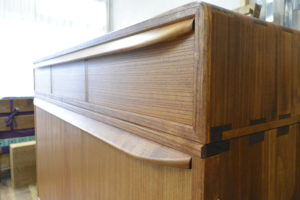 桐たんすを北欧家具調チェストとベッドサイドチェストに改造