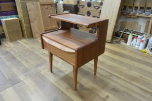 桐たんすを北欧家具調チェストとベッドサイドチェストに改造