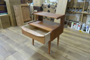 桐たんすを北欧家具調チェストとベッドサイドチェストに改造