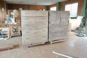 桐たんすを間接照明付きの仏壇に改造