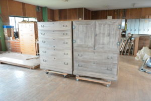 桐たんすを間接照明付きの仏壇に改造