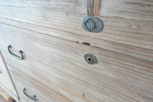 桐たんすを間接照明付きの仏壇に改造