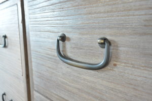 桐たんすを間接照明付きの仏壇に改造