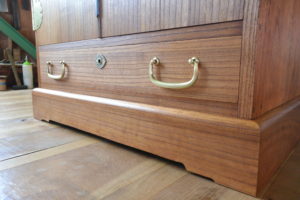 桐たんすを間接照明付きの仏壇に改造