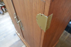 桐たんすを間接照明付きの仏壇に改造