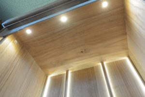 桐たんすを間接照明付きの仏壇に改造