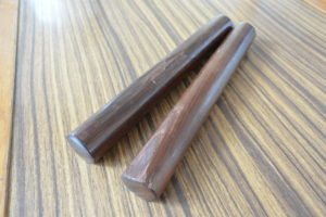 ひびの入ったクラベスを文鎮に再生