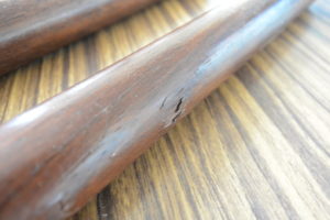 ひびの入ったクラベスを文鎮に再生