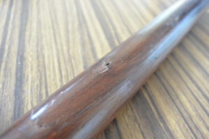 ひびの入ったクラベスを文鎮に再生