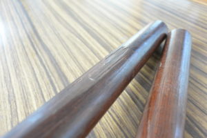 ひびの入ったクラベスを文鎮に再生