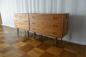 桐箪笥を四つ脚のアンティーク調チェストにアレンジ