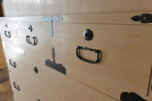 三つ重ね総桐箪笥の復元