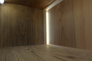 三つ重ねの桐たんすからTV台、飾棚、四つ脚のチェストに再生