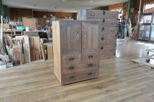 金庫の内側桐箪笥をチェストに再生