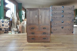 金庫の内側桐箪笥をチェストに再生