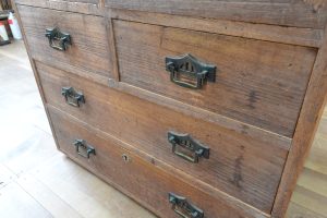 金庫の内側桐箪笥をチェストに再生