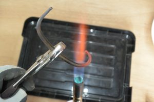 三つ重ねの桐箪笥から小引出しに再生し、取っ手もハンドルに再生