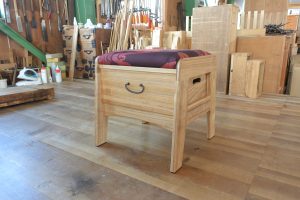 桐箪笥からスツールに再生