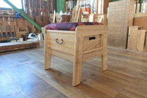 桐箪笥からスツールに再生