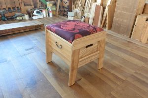 桐箪笥からスツールに再生